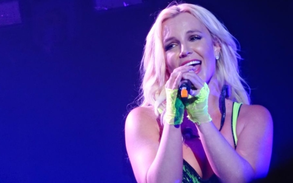 Η Britney Spears απολαμβάνει καλοκαιρινά κύματα σε χαρούμενη ανάρτηση στο Instagram>