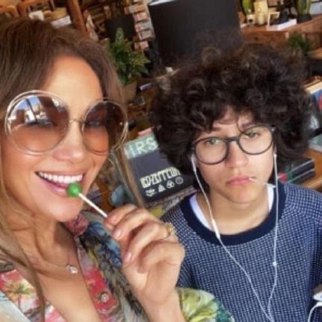 Η Jennifer Lopez σέβεται την ταυτότητα του μη δυαδικού παιδιού στο LADF Blue Diamond Gala
