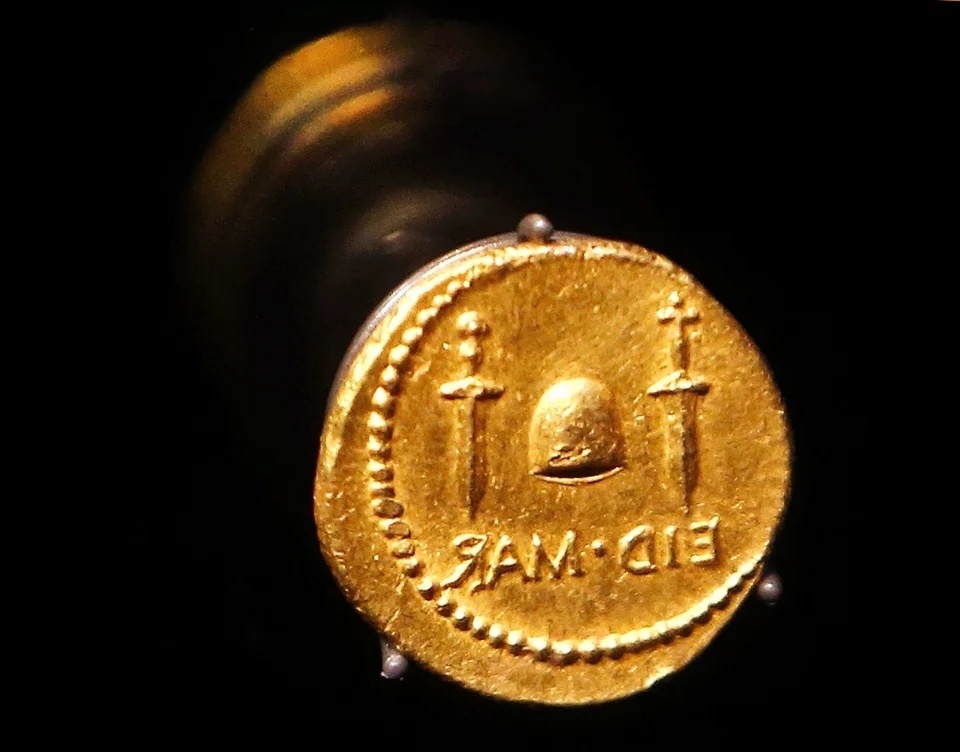 Η Νέα Υόρκη επιστρέφει σπάνιο χρυσό νόμισμα και αντικείμενα στην Ελλάδα: Μόνο 3 νομίσματα στον κόσμο