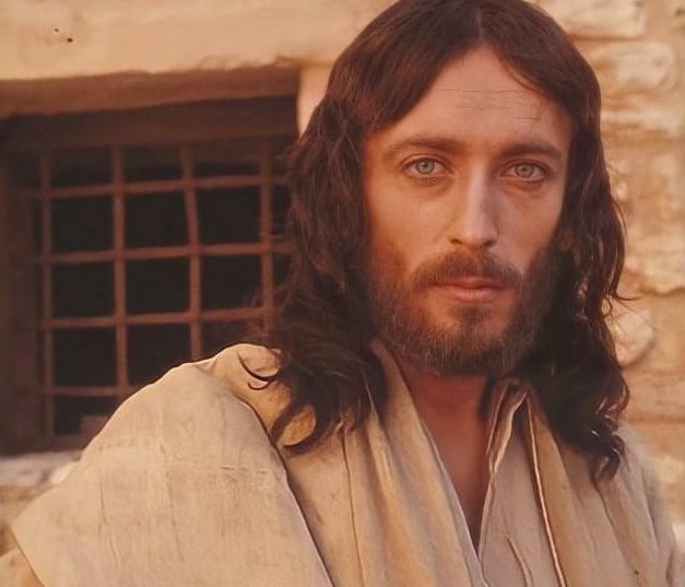 Η πραγματική ζωή του Ιησού από τη Ναζαρέτ: Ο ρόλος του Ρόμπερτ Πάουελ ως Χριστός και ο μύθος της ‘Κατάρας’