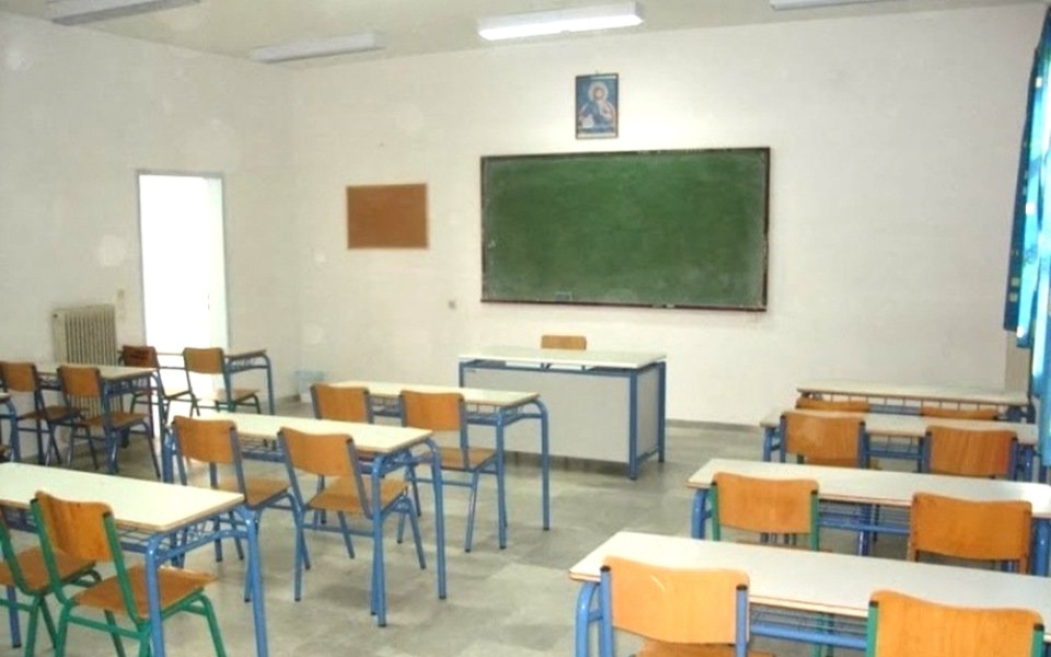 Μαθήτριες παρενοχλήθηκαν από εργαζόμενο σε σχολείο των Τρικάλων: Σοκαριστικό περιστατικό προκαλεί οργή>