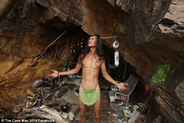 Ο «άνθρωπος των σπηλαίων» της Ταϊλάνδης αποπλανεί τους τουρίστες και προκαλεί αντιδράσεις