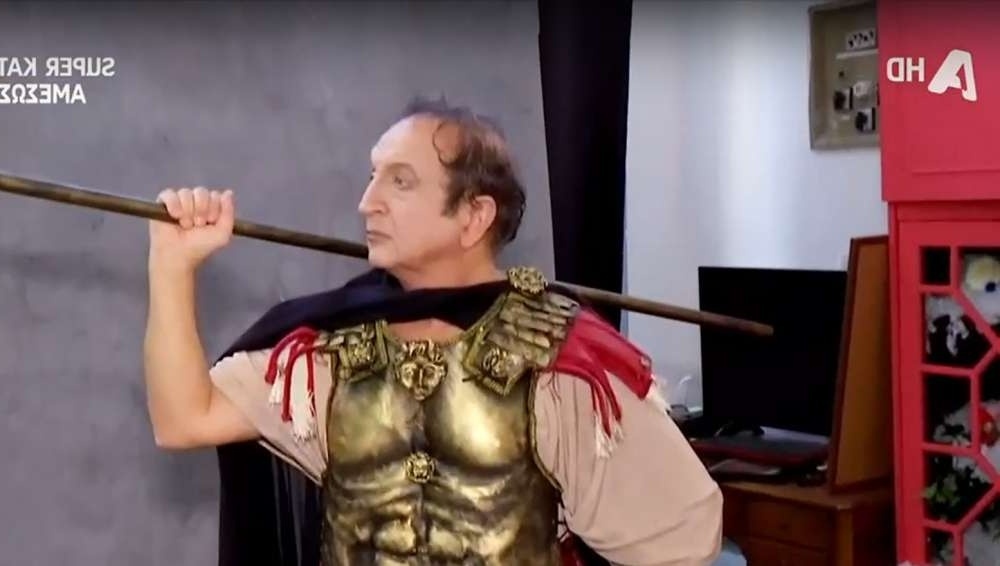 Ο ηθοποιός Σπύρος Μπιμπίλας ισχυρίζεται ότι μοιάζει με τον Μέγα Αλέξανδρο