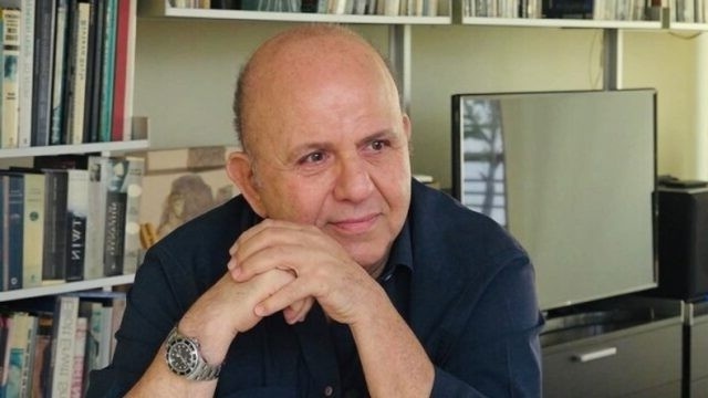 Ο Νίκος Μουρατίδης αποκαλύπτει οικονομικές δυσκολίες και περιφρόνηση για τα τηλεοπτικά προγράμματα σε αποκαλυπτική συνέντευξη