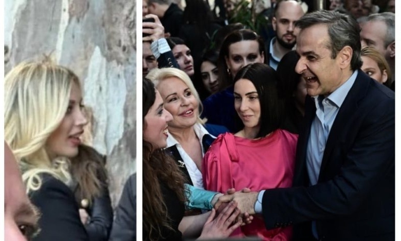 Ο πρωθυπουργός προειδοποιεί για «πολιτικό τερατούργημα»: Η Κωνσταντίνα Σπυροπούλου παρακολούθησε την ομιλία του Μητσοτάκη στη Γλυφάδα