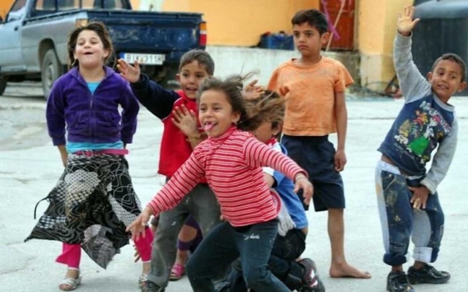 Οι Έλληνες Ρομά αντιδρούν στον «αποκλεισμό» του επιδόματος παιδιού με τη φοίτηση στο σχολείο>