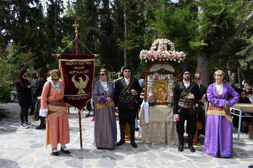 Πιλότος δραπετεύει από τους Ταλιμπάν και ρίχνει ροδοπέταλα στην εικόνα της Παναγίας από ελικόπτερο