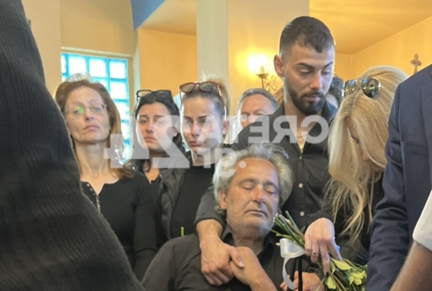 Σπαρακτικές σκηνές στον αποχαιρετισμό της 22χρονης Πέννυς Μουλιανάκη στην Κρήτη