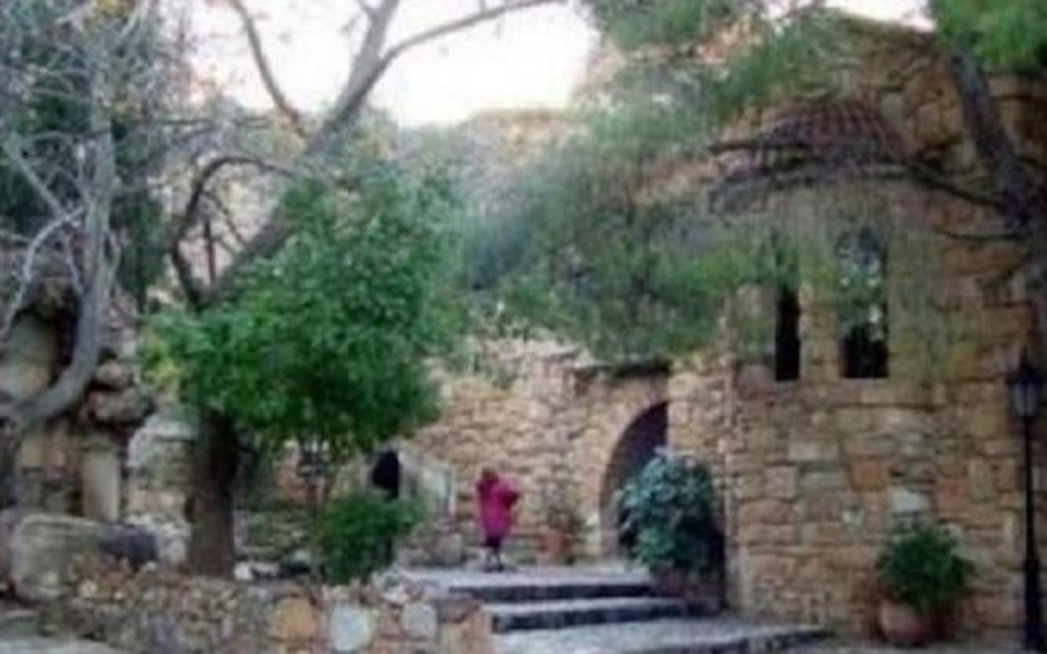 Δείτε τη θαυμαστή ιστορία του Αγίου Εφραίμ της Νέας Μάκρης από αυτόπτες μάρτυρες στην Αρχαία Μονή του Αγίου Εφραίμ – Αθήνα 1998>