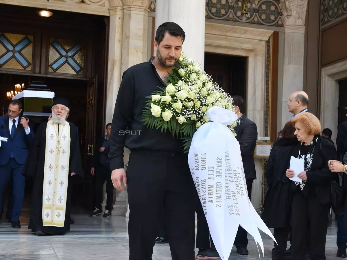 «Αντίο Μεγάλη Κυρία»: Η κηδεία της ηθοποιού Κατερίνας Χέλμη – Ποιοι παραβρέθηκαν