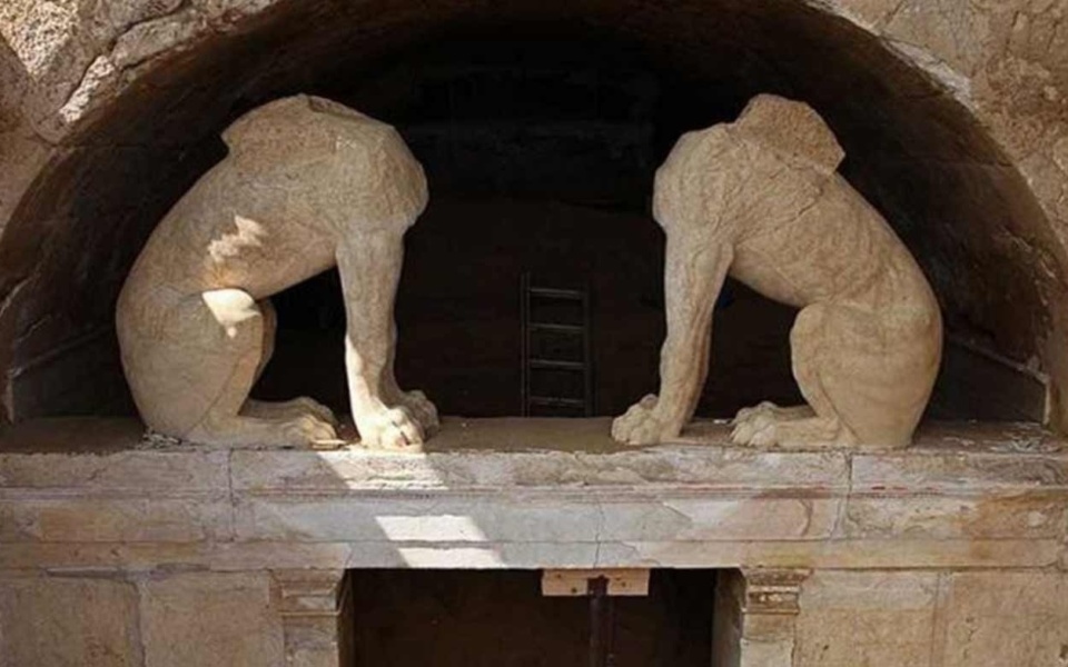 Αποκαλύπτοντας τα μυστικά της Αμφίπολης: Καρυάτιδες, Σφίγγες και το ταφικό μνημείο του Ηφαιστίωνα – Ένα συναρπαστικό αρχαιολογικό μυστήριο>