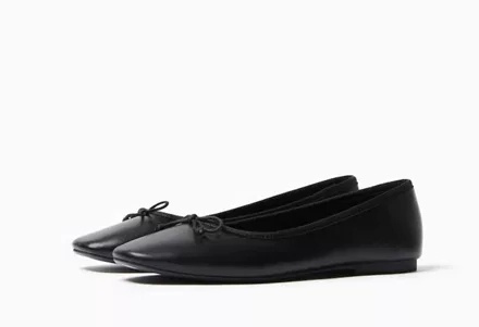 Αποκτήστε τα πιο διαχρονικά παπούτσια: Μπαλαρίνες ZARA με 40€, εμπνευσμένες από τη Φαίη Σκορδά