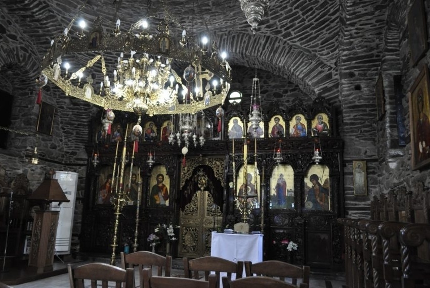 Δείτε το θαυματουργό παρεκκλήσι της Αγίας Μαρίνας στη Ρεντίνα – Ιστορία & Θρύλοι
