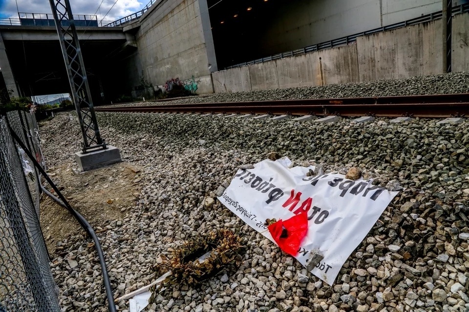 Εικονοστάσι ανεγέρθηκε προς τιμήν των θυμάτων του σιδηροδρομικού δυστυχήματος στα Τέμπη