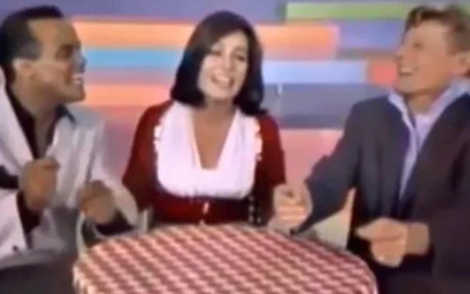 Ένα σπάνιο βίντεο ντοκιμαντέρ: Η Nana Mouskouri, ο Harry Belafonte και ο Danny Kay τραγουδούν το «Get Up and Dance My Doll»>