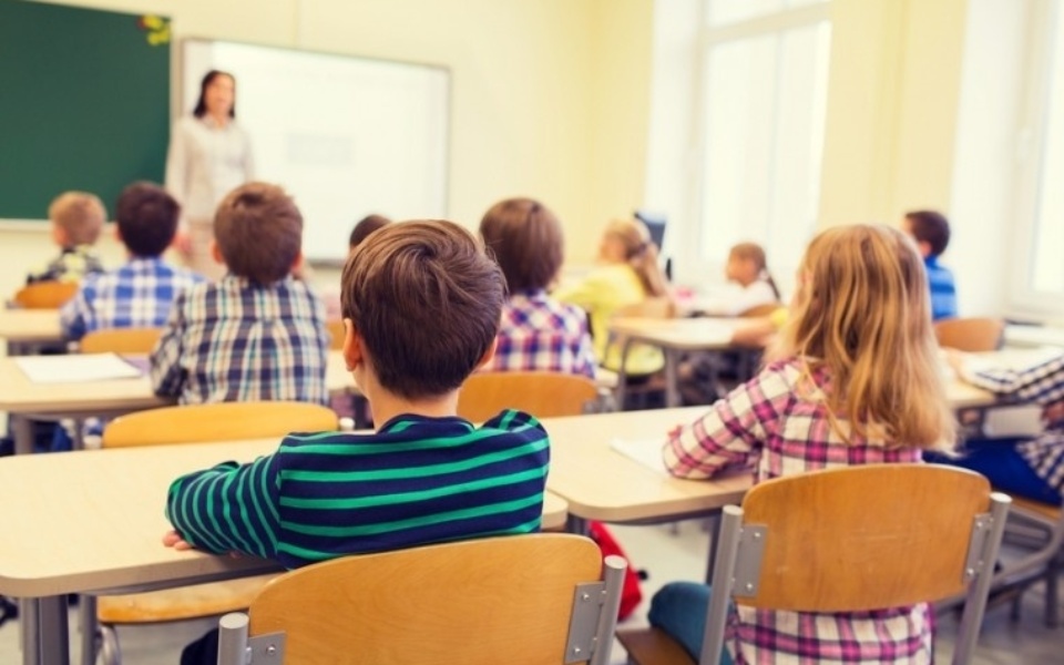 Ενδυνάμωση των παιδιών: Ο ρόλος του δασκάλου στην οικοδόμηση εμπιστοσύνης και αποδοχής>