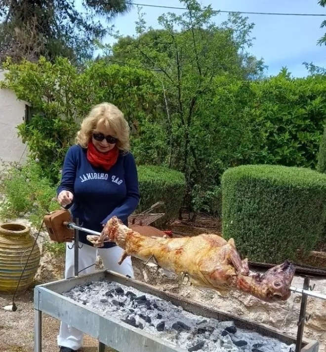 Ενημέρωση φωτογραφιών & ανάκτησης: Η Αγγελική Νικολούλη τραυματίστηκε από γάτα