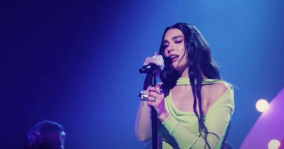 Η Dua Lipa επιβεβαιώνει το ειδύλλιο με τον σκηνοθέτη Romain Gavras