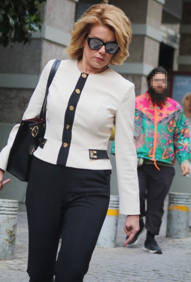 Η Ευγενία Μανωλίδου εντυπωσιάζει με ρούχα σχεδιαστών αξίας χιλιάδων ευρώ στην Αθήνα