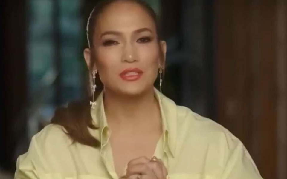 Η Jennifer Lopez μοιράζεται μια ματιά πίσω από τις σκηνές της φωτογράφισης «The Mother» στο Instagram>