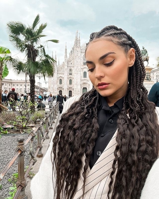 Η μεταμόρφωση των μεγάλων μαλλιών της Βρισηίδας Ανδριώτου στην Ιταλία
