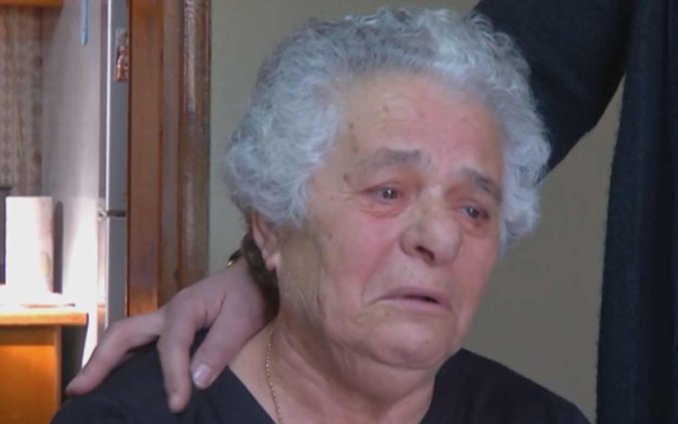 Η μητέρα του Γιώργου Καραϊβάζ ζητά δικαιοσύνη για τη δολοφονία του γιου της>