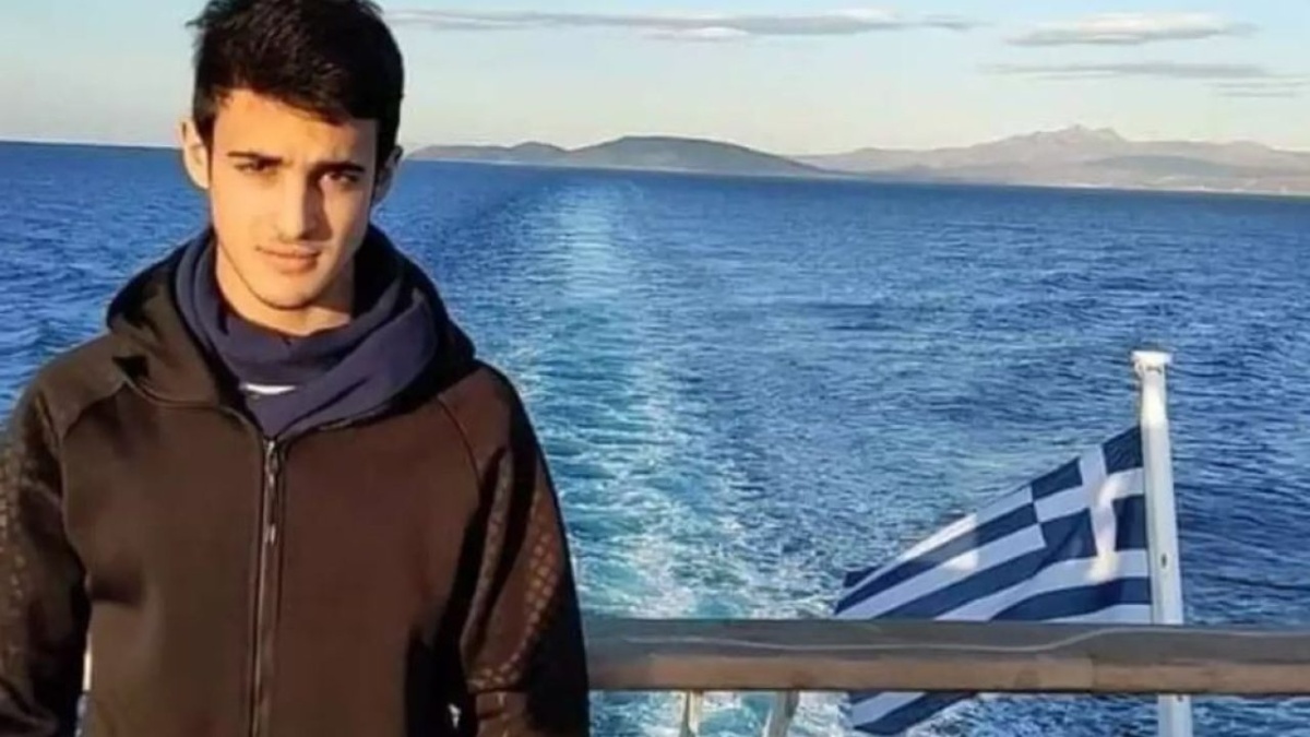 Μια ιστορία πίστης και δύναμης: Συγχωρεί τους υπεύθυνους» ο πατέρας του 23χρονου Κυπριανού που έχασε τη ζωή του σε ατύχημα με τρένο στα Τέμπη
