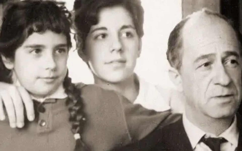 Μίμης Φωτόπουλος: Ο Έλληνας ηθοποιός που μεγάλωσε μόνος του τις κόρες του κατά τη διάρκεια της εξορίας της συζύγου του>