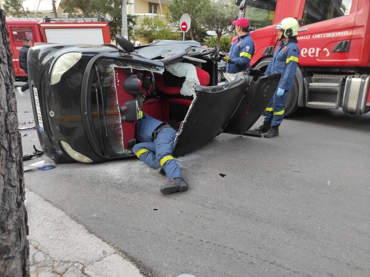 Μοτοσικλετιστής σκοτώθηκε σε σύγκρουση με Smart Car στον Άλιμο