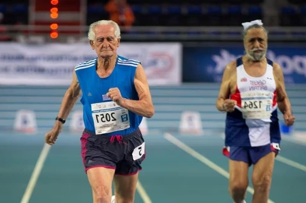 Ο 94χρονος Κώστας Χατζηεμμανουήλ κερδίζει 4 μετάλλια στο Παγκόσμιο Πρωτάθλημα κλειστού στίβου
