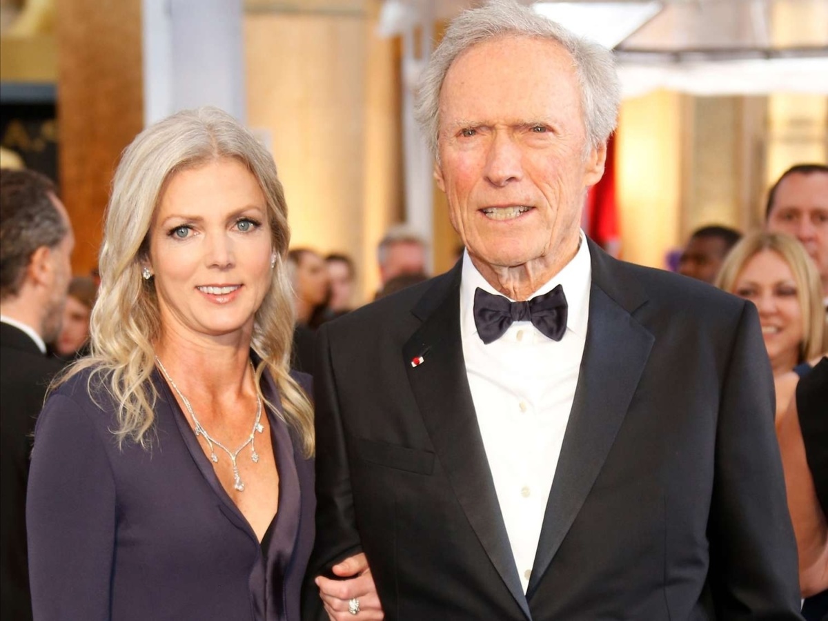 Ο Clint Eastwood βρίσκει τον έρωτα στα 92 του χρόνια με την Christina Sandera