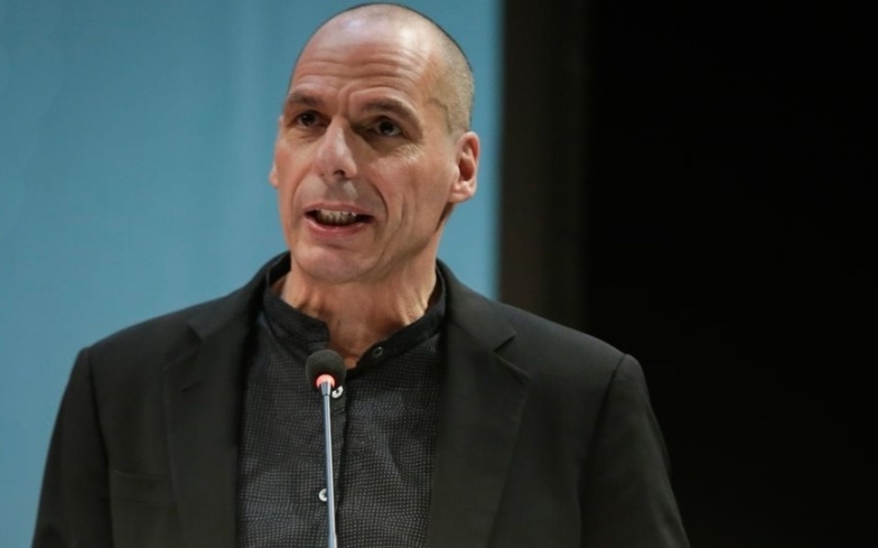 Ο Γιάνης Βαρουφάκης συζητά το σχέδιο Δήμητρα για την τραπεζική κατάρρευση στην Ελλάδα>