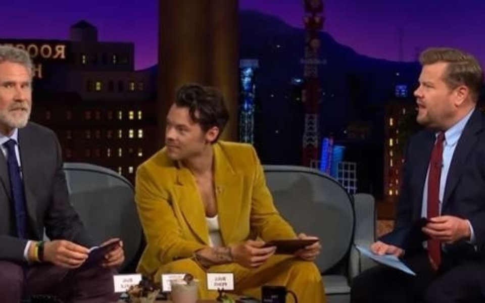 Ο Harry Styles απαντά αν οι One Direction θα επανενωθούν στο The Late Late Show>