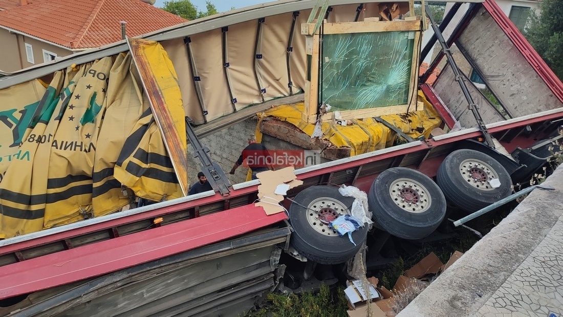 Ο οδηγός του φορτηγού χαιρετίστηκε ως ήρωας σε ατύχημα στην Κεφαλονιά