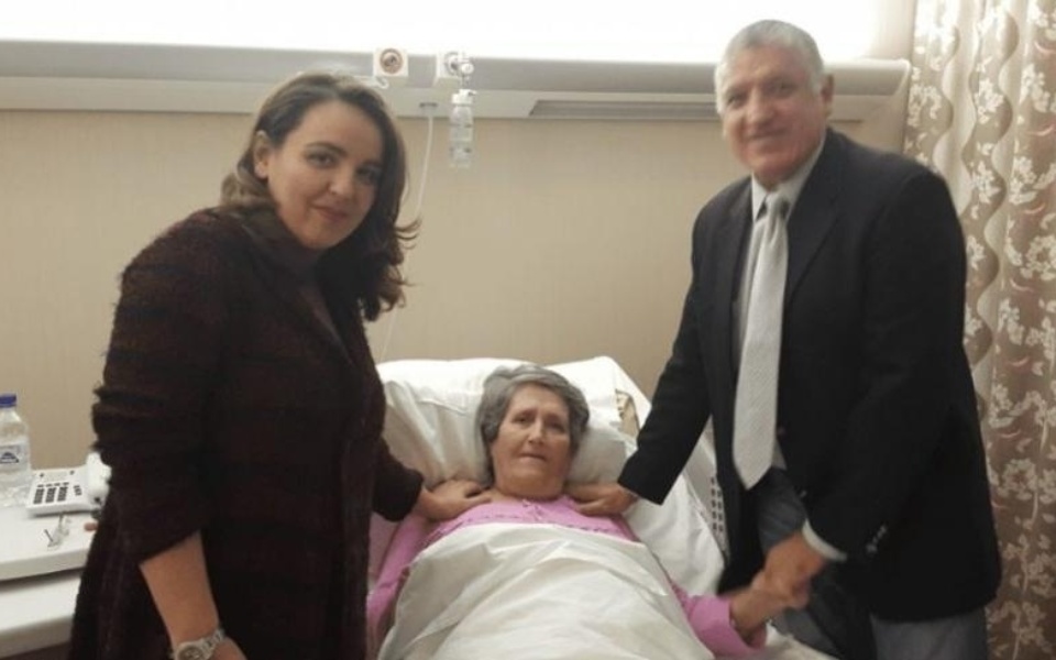 Παρένθετη μητρότητα στην Ελλάδα: Ελληνίδα γιαγιά γεννά στα 67 της εγγονή>