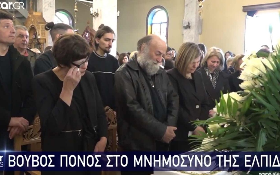 Πένθος και οδύνη στα μνημόσυνα στην Ελλάδα: Υπηρεσία μνήμης 40 ημερών για τα θύματα ατυχημάτων στα Τέμπη>