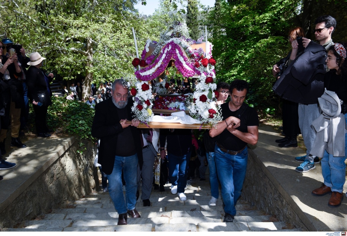 «Περιφορά Επιταφίου Μεγάλης Παρασκευής στη Μονή Καισαριανής» – Μια πανηγυρική θρησκευτική εκδήλωση στην Αττική, Ελλάδα