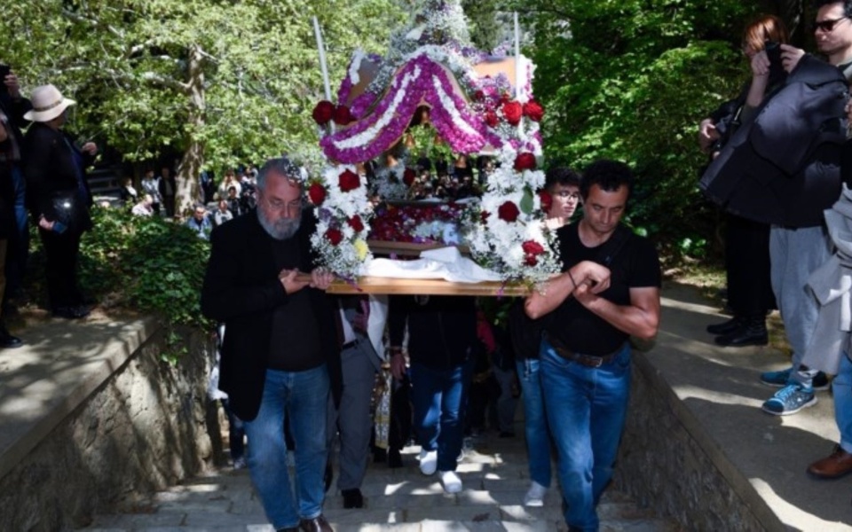 «Περιφορά Επιταφίου Μεγάλης Παρασκευής στη Μονή Καισαριανής» – Μια πανηγυρική θρησκευτική εκδήλωση στην Αττική, Ελλάδα>