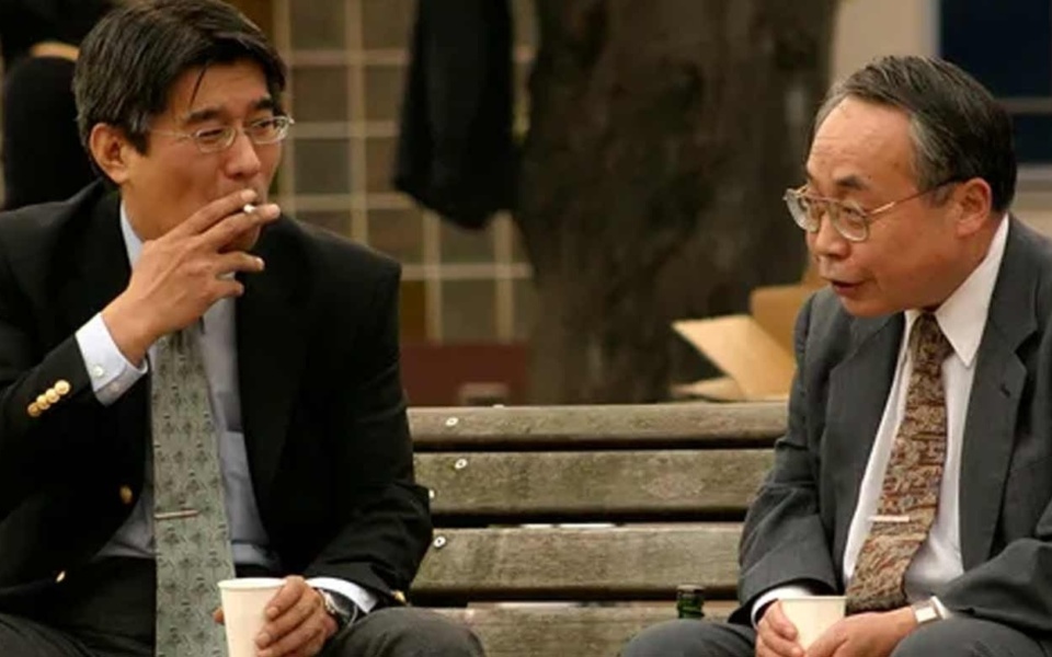 Πρόστιμο 11.000 δολαρίων σε Ιάπωνα δημόσιο υπάλληλο για κάπνισμα στην εργασία του>