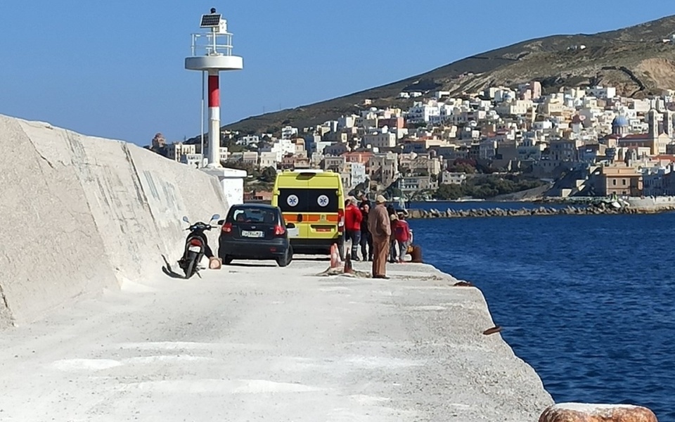 Σώμα μικρού παιδιού βρέθηκε στο λιμάνι της Σύρου>