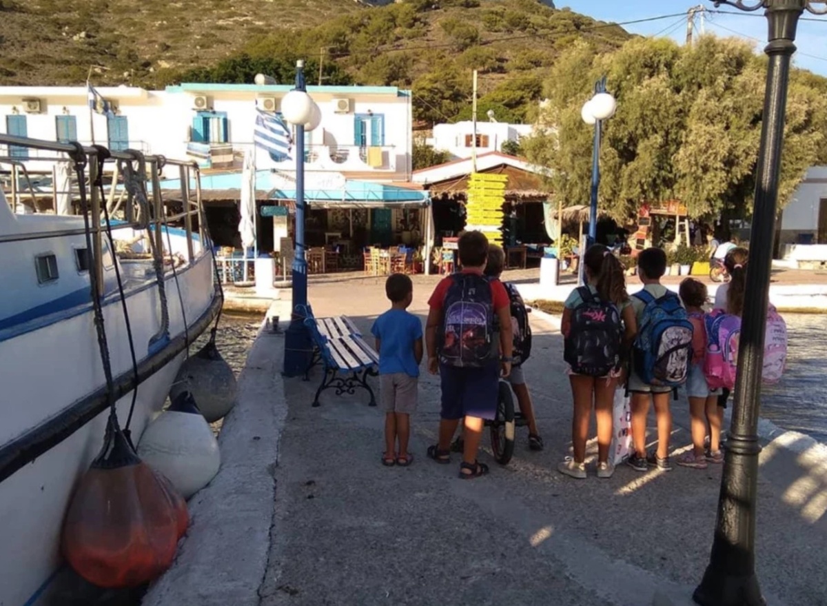 Συνέντευξη της Μαίρης Φώτη στην εφημερίδα Δημοκρατική: Έλληνας δάσκαλος ταξιδεύει στην Τέλενδο για να διδάξει 2 μαθητές