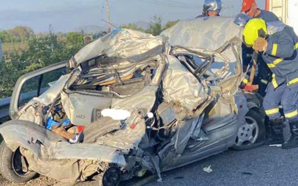 Τρομερό αυτοκινητιστικό δυστύχημα: Νεαρό ζευγάρι νεκρό με παιδί στο όχημα>