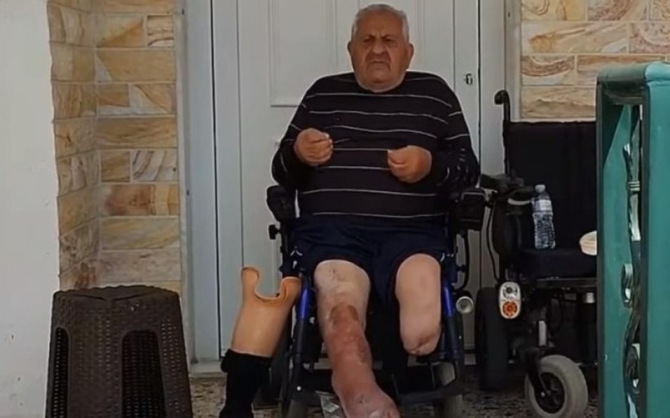 81χρονος άνδρας αψηφά την έξωση: Ο αγώνας στη βεράντα της Χαλκιδικής>