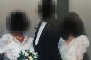 Αποκαλύφθηκε η σοκαριστική τάση: Η πεθερά παρευρίσκεται στο γάμο του γιου της ντυμένη νύφη