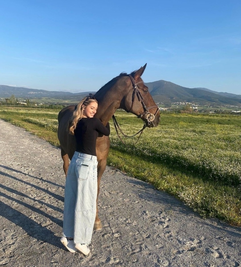 Δανάη Λιβιεράτου: Ελληνίδα τραγουδίστρια και λάτρης της φύσης