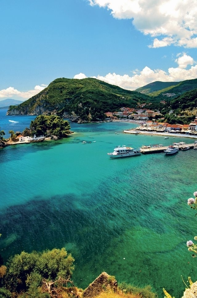 Δείτε την εξωτική «Ριβιέρα» της Ηπείρου: Πάργα – Σύβοτα | Εκπληκτικές παραλίες, ιστορικά κάστρα και ατμόσφαιρα Καραϊβικής