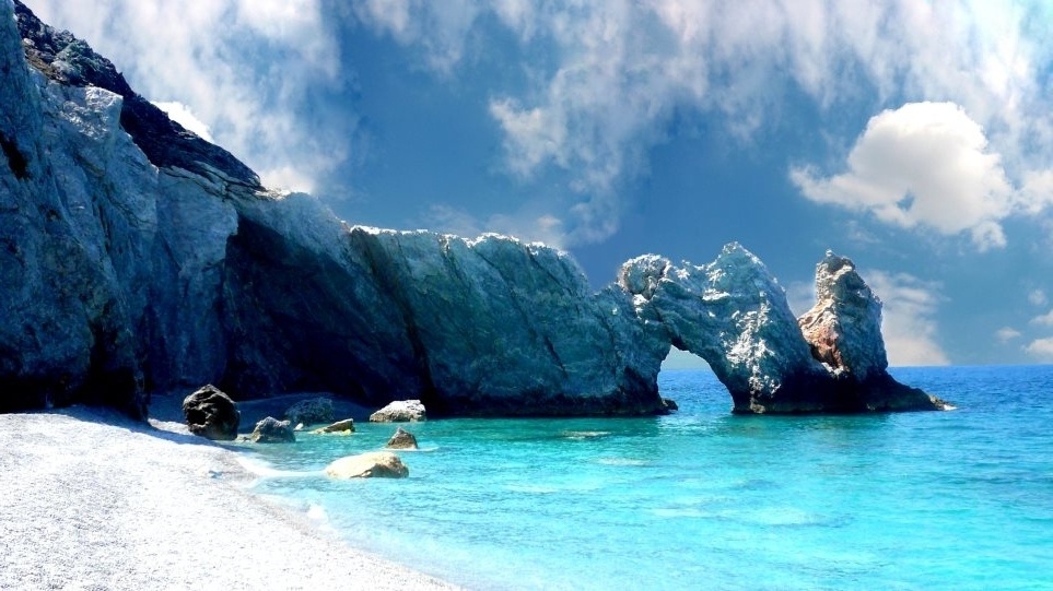 Δείτε την παραλία Λαλάρια: Η ελληνική παραλία με το πρόστιμο των 1.000 ευρώ για τα βότσαλα