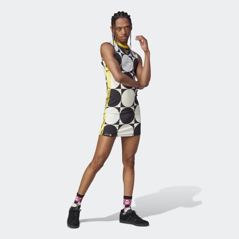 Διαμάχη με την Adidas: Ανδρικά μοντέλα στα γυναικεία μαγιό για το Pride 2023. Εξερευνήστε τις μαγευτικές φωτογραφίες