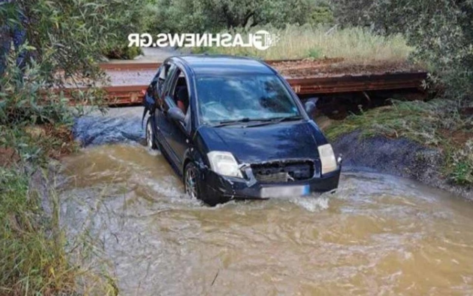 Δόκιμος αστυνομικός παρασύρθηκε από χείμαρρο στο αεροδρόμιο Χανίων>