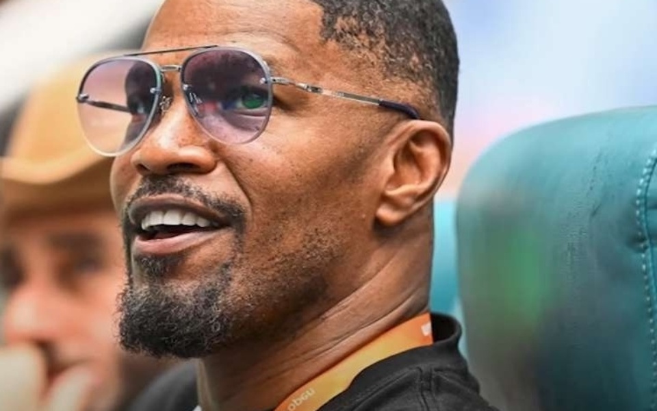 Ενημέρωση για τα έργα: Ο Jamie Foxx σπάει τη σιωπή του μετά από τρεις εβδομάδες παραμονής στο νοσοκομείο>